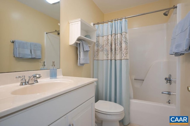 full bathroom with toilet, vanity, and shower / bath combo