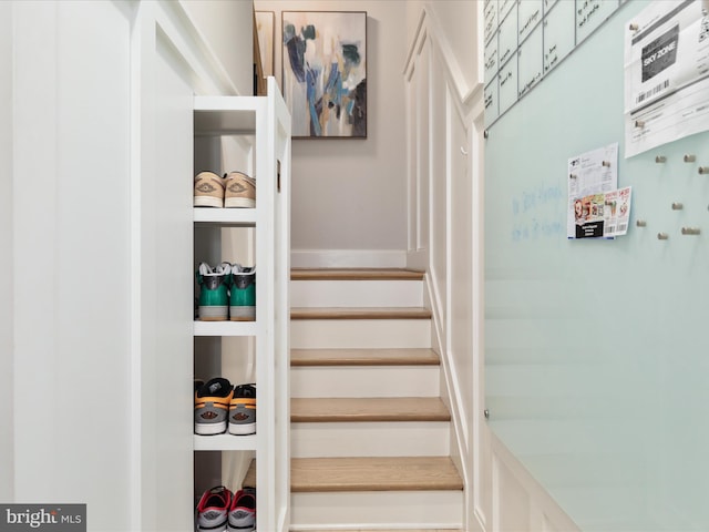 14484 Bluff Point Ct, Gainesville, VA 20155 - view of stairway