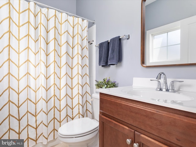 14484 Bluff Point Ct, Gainesville, VA 20155 - full bath featuring vanity, toilet, and curtained shower