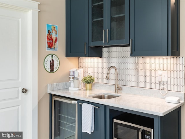 14484 Bluff Point Ct, Gainesville, VA 20155 - kitchen with wine cooler, a sink, tasteful backsplash, and blue cabinetry