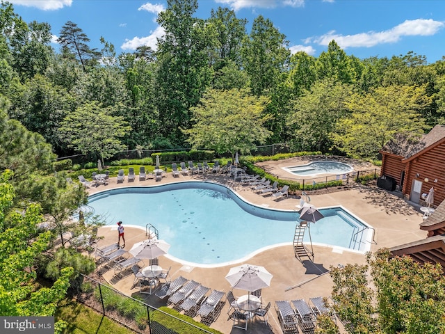 14484 Bluff Point Ct, Gainesville, VA 20155 - community pool with a patio area and a hot tub