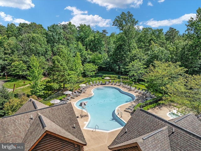 14484 Bluff Point Ct, Gainesville, VA 20155 - community pool with a patio area