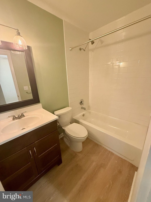 1010 Commanders Way N, Annapolis, MD 21409 - full bath featuring wood finished floors, vanity, toilet, and shower / tub combination