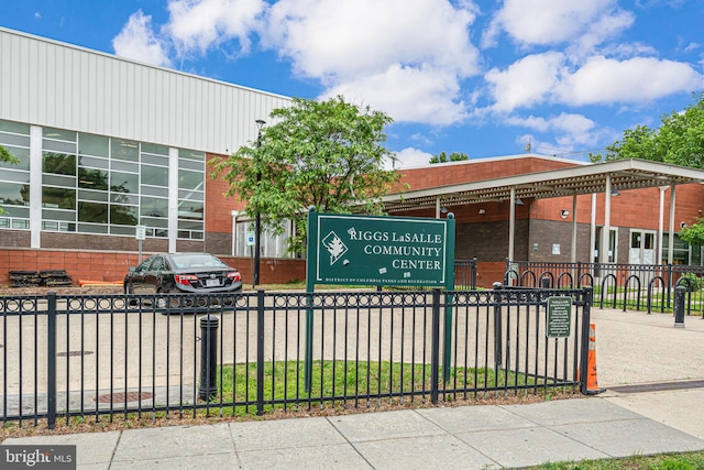 236 Nicholson St NE, Washington, DC 20011 - surrounding community with fence