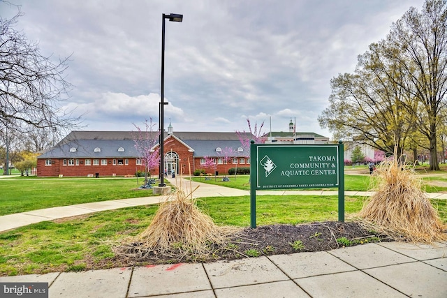 236 Nicholson St NE, Washington, DC 20011 - view of property's community featuring a lawn