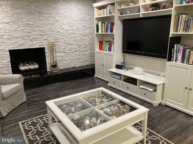 5 Garfield Ct, Gaithersburg, MD 20882 - living room featuring dark wood-style flooring