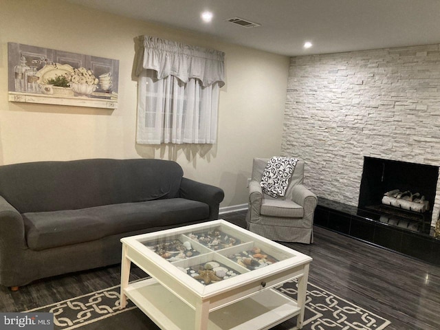5 Garfield Ct, Gaithersburg, MD 20882 - living area featuring wood finished floors, recessed lighting, baseboards, and a fireplace