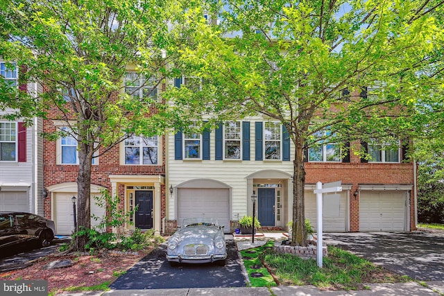 12205 Desoto Falls Ct, Bristow, VA 20136 - townhome / multi-family property featuring driveway and an attached garage