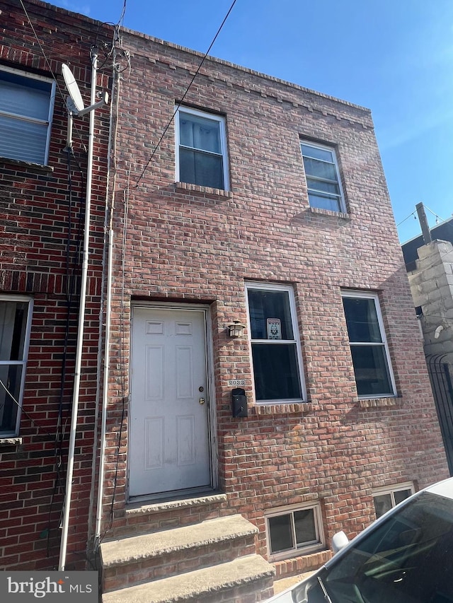 view of front of house with brick siding