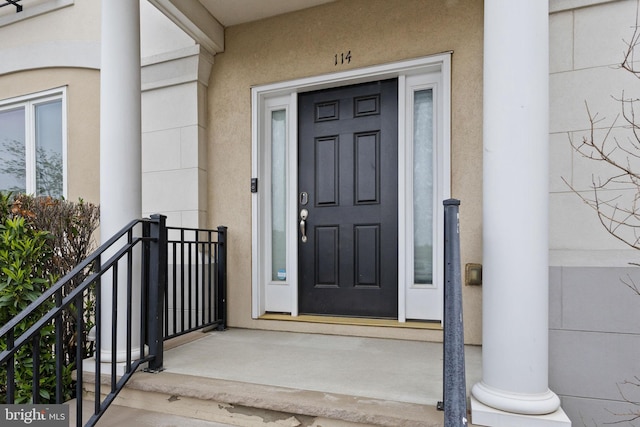 view of exterior entry with stucco siding