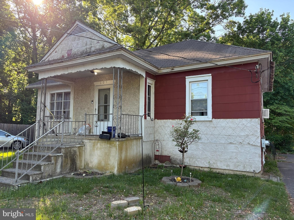 view of front of house with roof with shingles