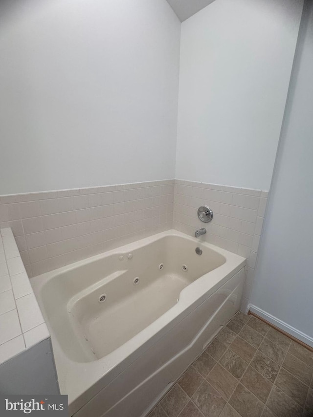 515 Primus Ct, Frederick, MD 21703 - bathroom featuring a whirlpool tub
