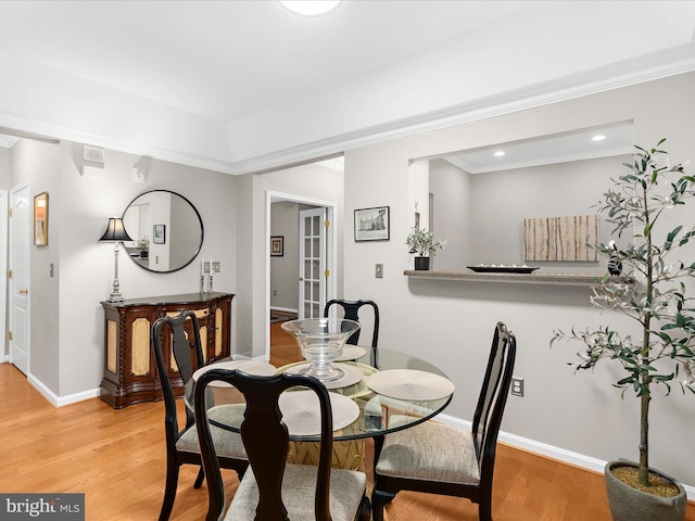 dining space with light wood-style flooring, recessed lighting, baseboards, and ornamental molding