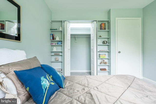 bedroom with baseboards and a closet