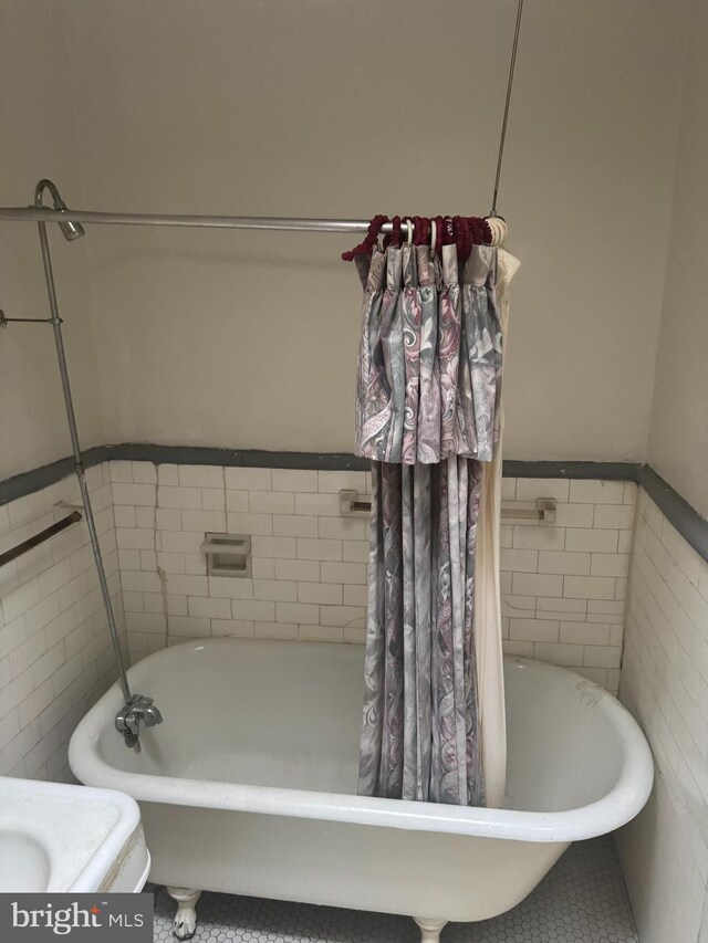 235 E Price St, Philadelphia, PA 19144 - full bath with tile walls
