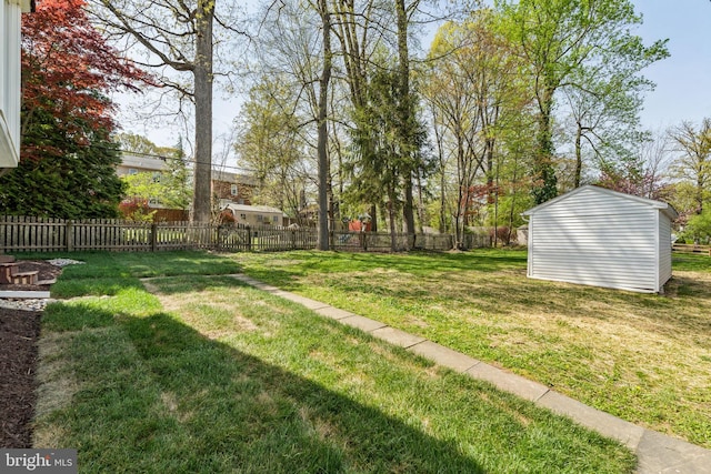 view of yard featuring a shed and an outdoor structure