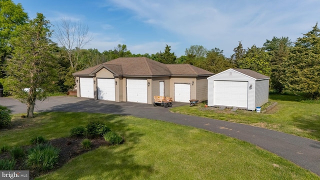 view of front of house with an outdoor structure and a front yard