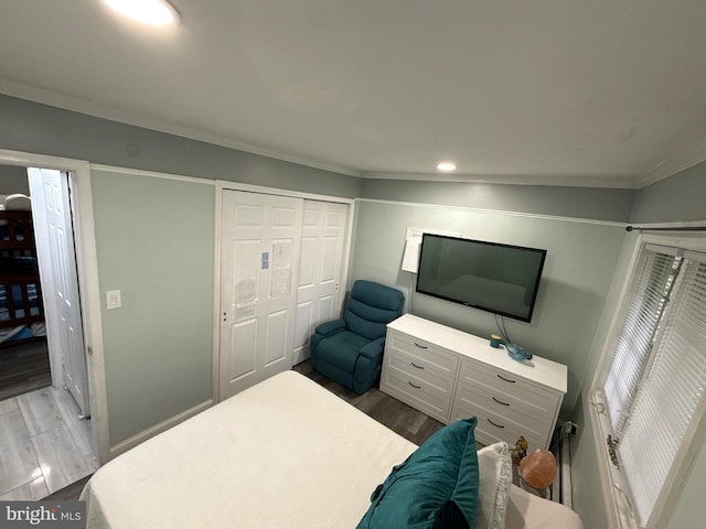 18 River Ln, Levittown, PA 19055 - bedroom featuring wood finished floors, crown molding, a closet, and recessed lighting