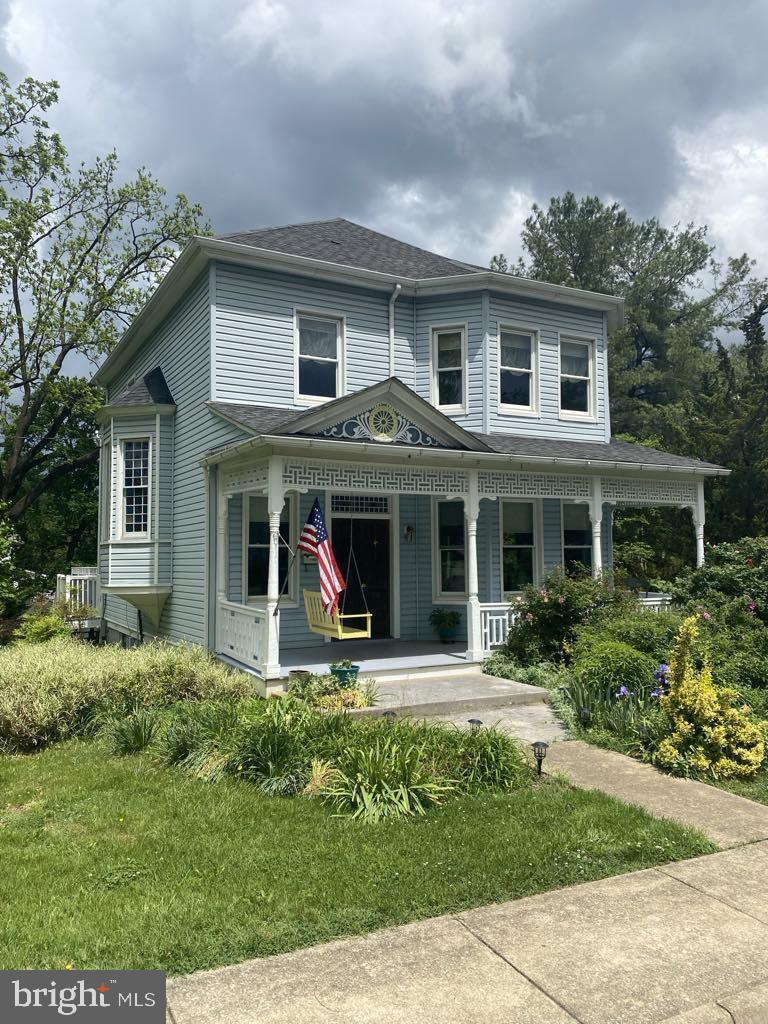 view of front of house featuring covered porch and roof with shingles