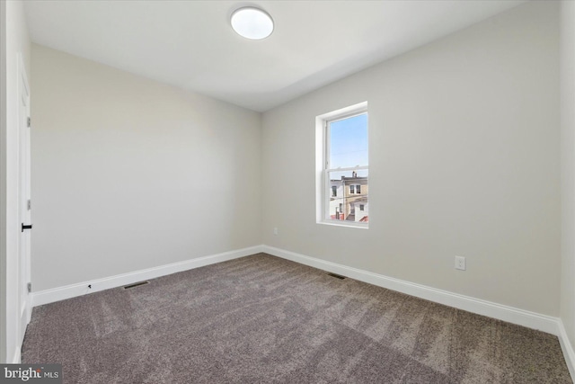 2424 W Lanvale St, Baltimore, MD 21216 - carpeted empty room featuring baseboards
