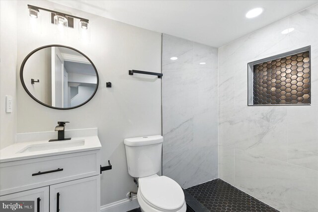 2424 W Lanvale St, Baltimore, MD 21216 - full bath featuring toilet, vanity, tiled shower, and baseboards