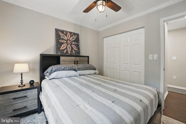 6404 Yates Ford Rd, Manassas, VA 20111 - bedroom with a closet, wood finished floors, ornamental molding, baseboards, and a ceiling fan