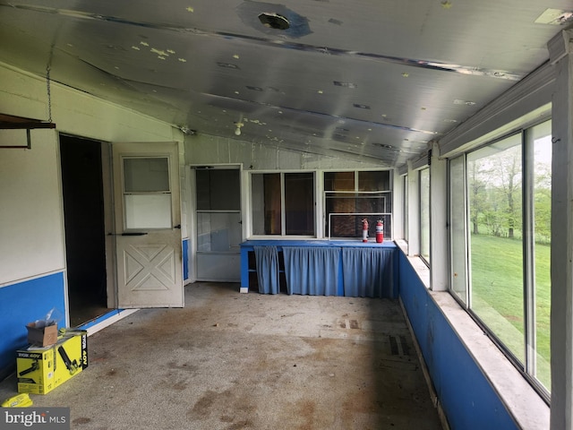 2153 Turnpike Rd, Elizabethtown, PA 17022 - unfurnished sunroom with vaulted ceiling