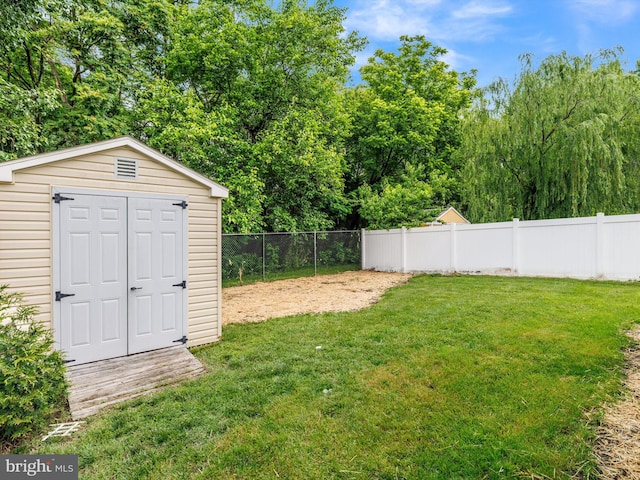 1079 Notley Ct, Pasadena, MD 21122 - view of yard