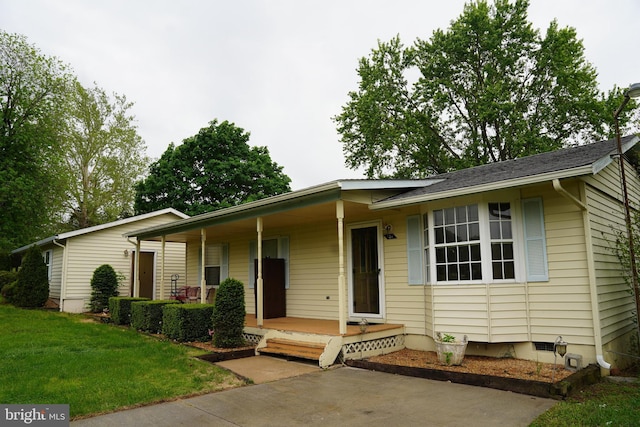 single story home featuring covered porch and a front lawn