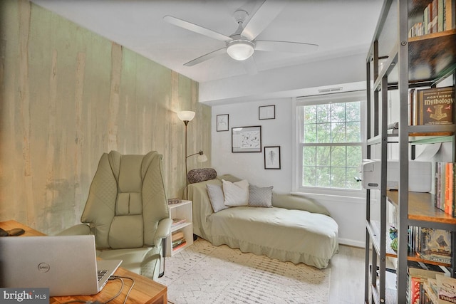 sitting room with ceiling fan