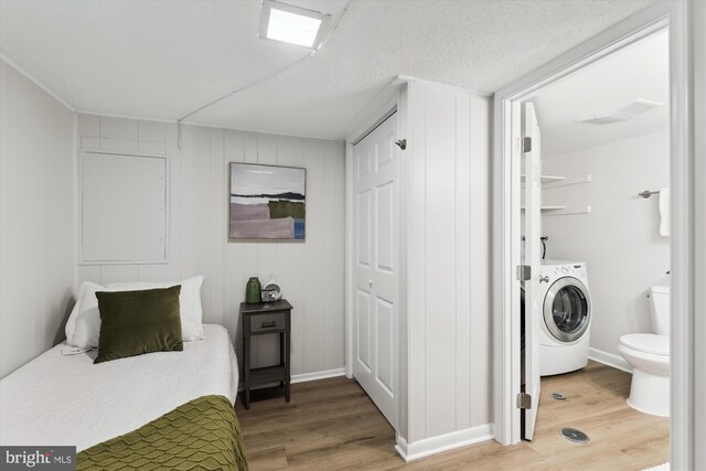 4829 27th Rd S, Arlington, VA 22206 - bedroom with washer / clothes dryer, light wood-style flooring, connected bathroom, and a closet