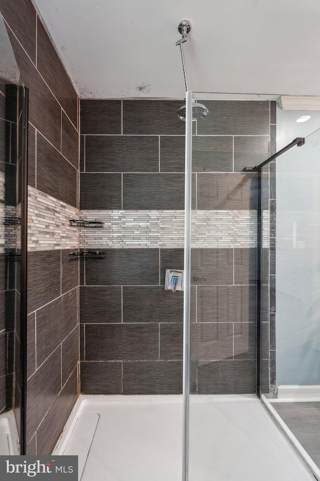 27076 Jennings Dr, Ruther Glen, VA 22546 - bathroom featuring a stall shower