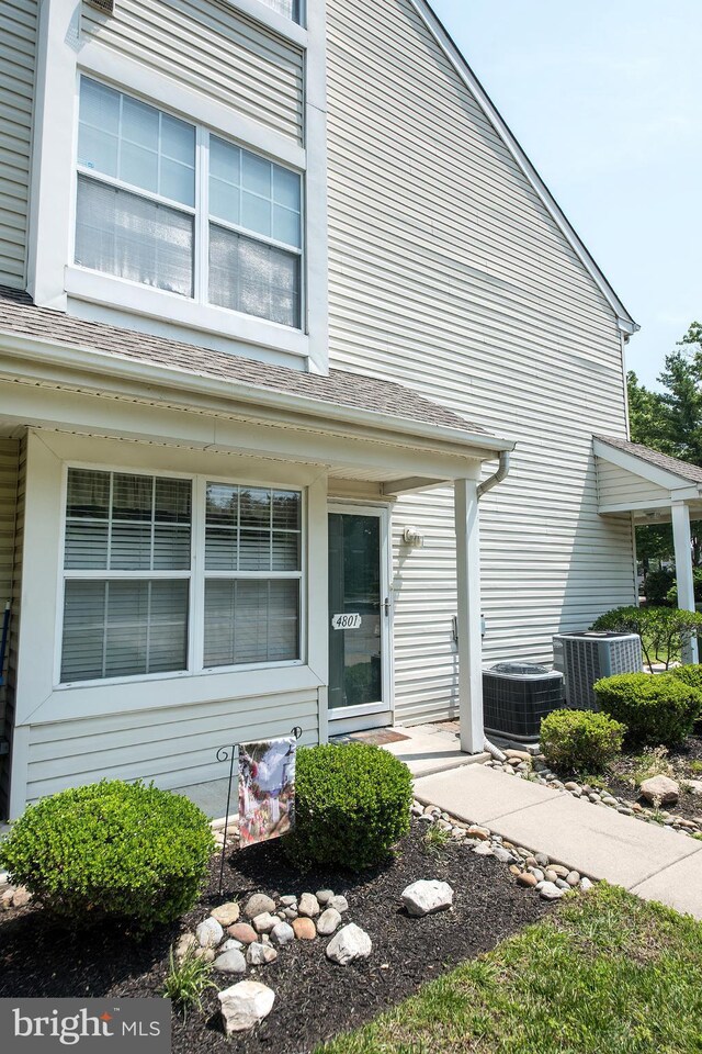 4801 Vesper Cir, Palmyra, NJ 08065 - view of front facade featuring central AC