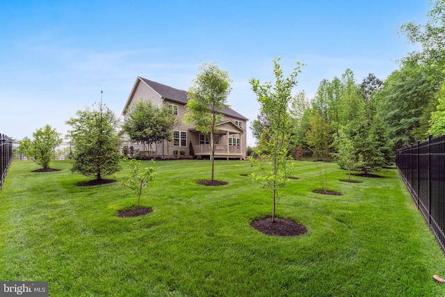 803 Rexford Way, Upper Marlboro, MD 20774 - view of yard with a deck