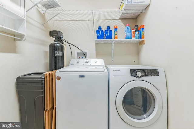 8200 Marshall Corner Rd, Pomfret, MD 20675 - clothes washing area featuring washer and clothes dryer