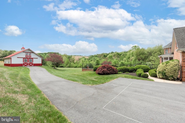 view of yard featuring a barn and an outbuilding