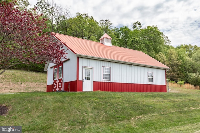 view of pole building with a lawn