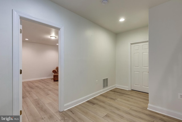 empty room with light wood-type flooring, baseboards, recessed lighting, and a smoke detector
