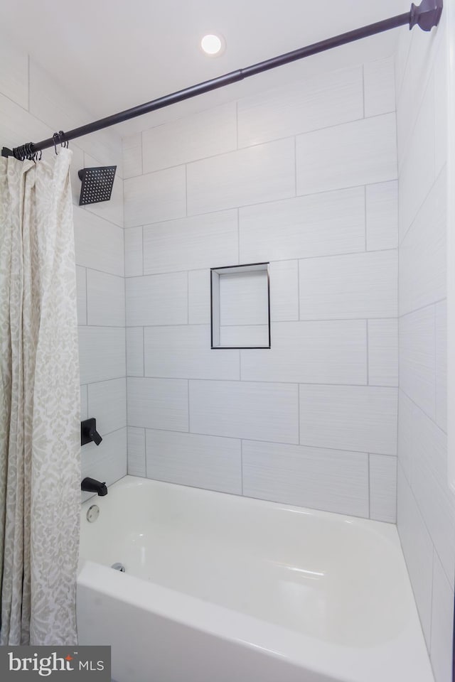 5446 Varnum St, Bladensburg, MD 20710 - full bath featuring shower / bath combination with curtain and recessed lighting
