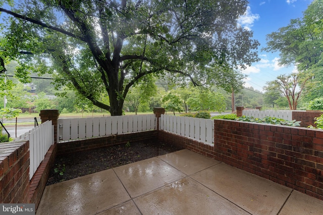 2605 S Walter Reed Dr Unit A, Arlington, VA 22206 - view of patio / terrace featuring a fenced backyard