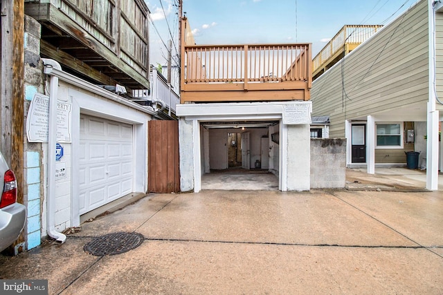600 S Milton Ave S, Baltimore, MD 21224 - garage featuring driveway