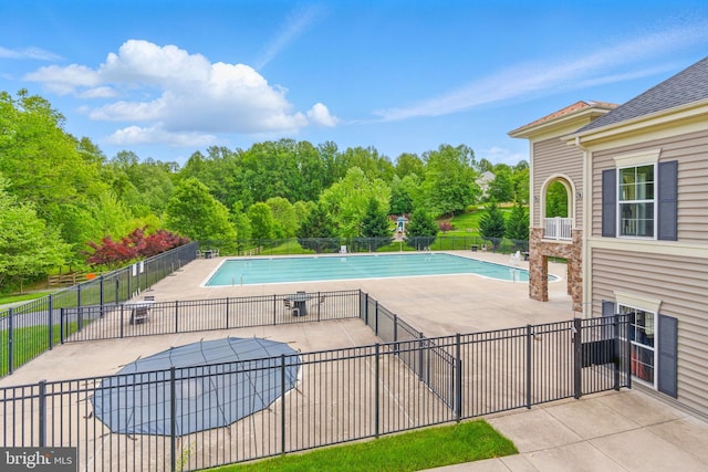 2708 Lake Forest Dr, Upper Marlboro, MD 20774 - community pool featuring a patio area and fence