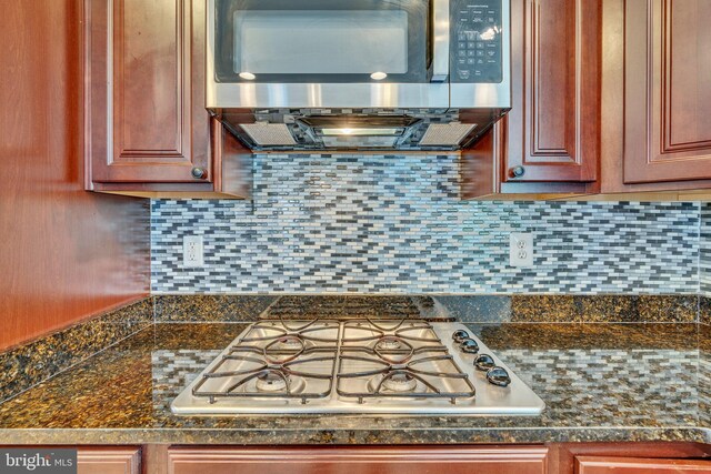 2708 Lake Forest Dr, Upper Marlboro, MD 20774 - kitchen with stainless steel appliances, dark countertops, and backsplash
