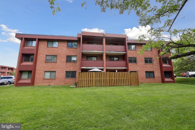 view of apartment building / complex