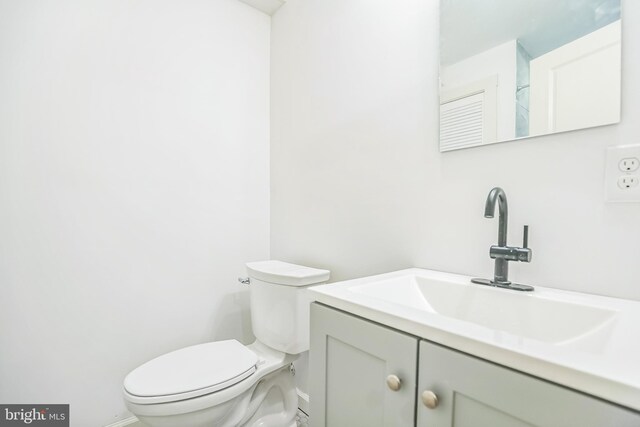 504 Richey Ave, Collingswood, NJ 08107 - bathroom with toilet and vanity