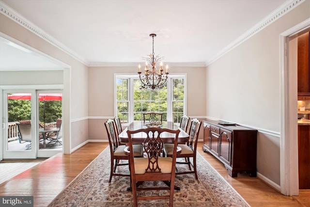 dining area featuring a chandelier, plenty of natural light, light wood-style flooring, and ornamental molding