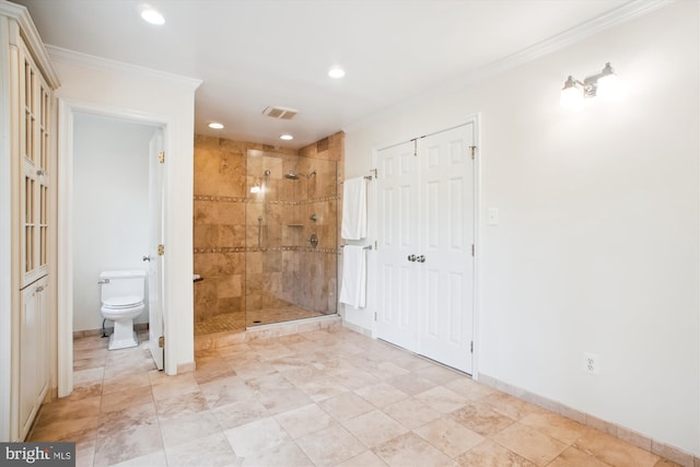 full bathroom with a stall shower, crown molding, recessed lighting, toilet, and baseboards
