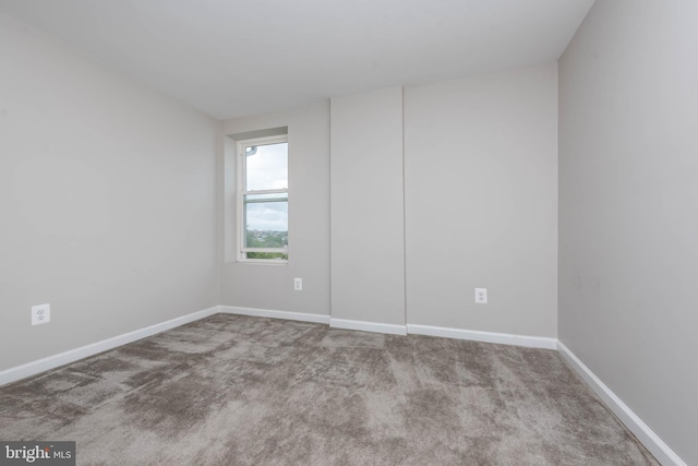 2108 E Hoffman St, Baltimore, MD 21213 - carpeted empty room with baseboards