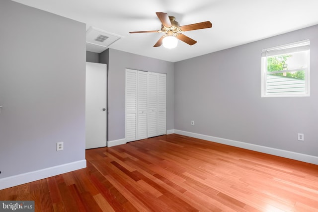 unfurnished bedroom with baseboards, light wood-style floors, and a ceiling fan