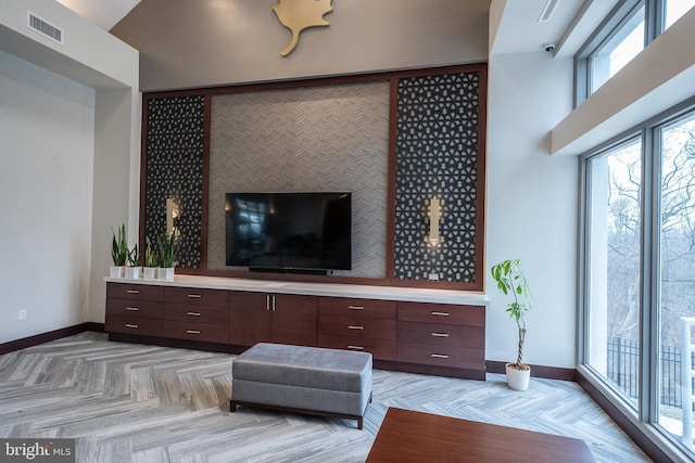 1655 Oakwood Dr Unit N323, Narberth, PA 19072 - living area featuring baseboards
